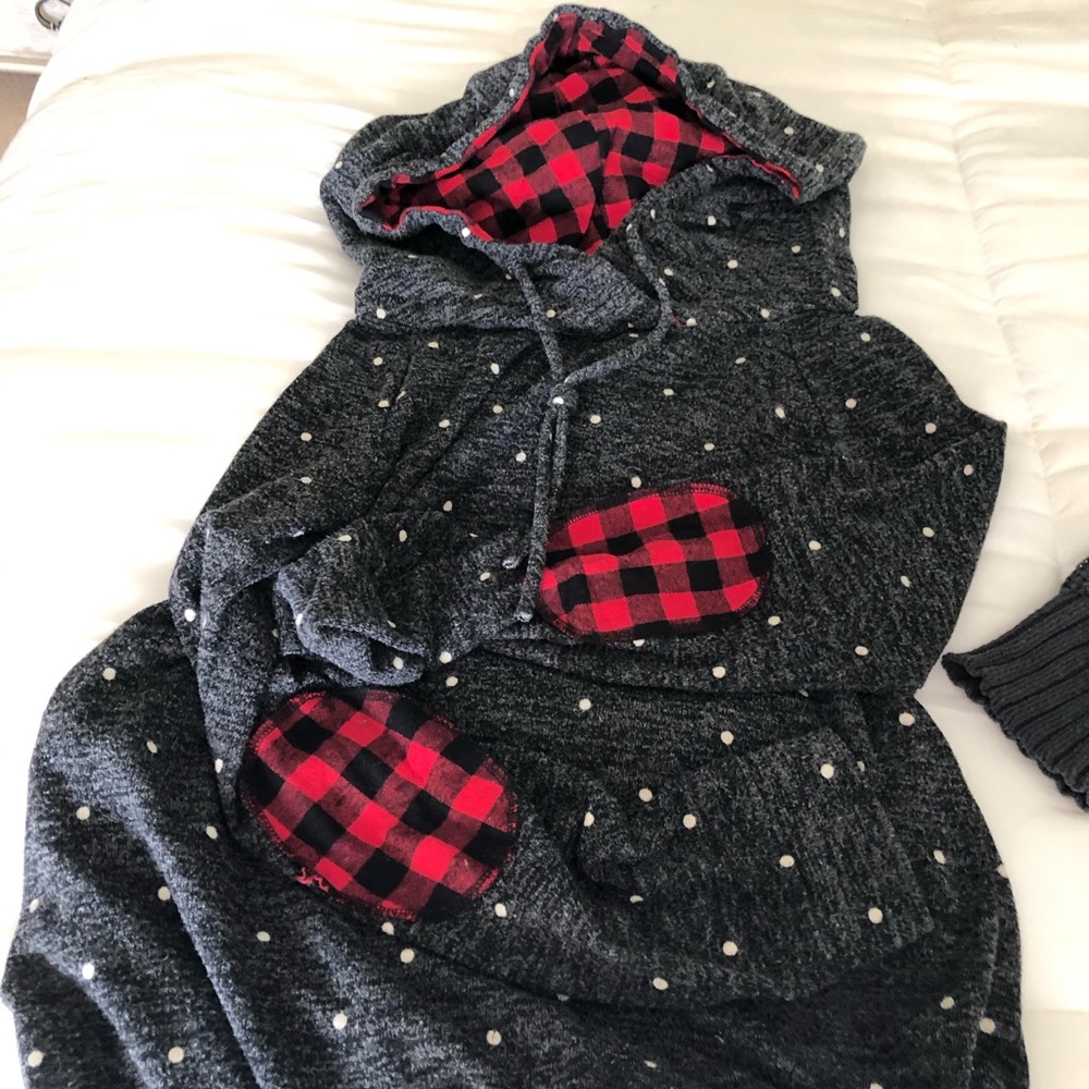 Boutique Mon Ami sweater hoodie medium